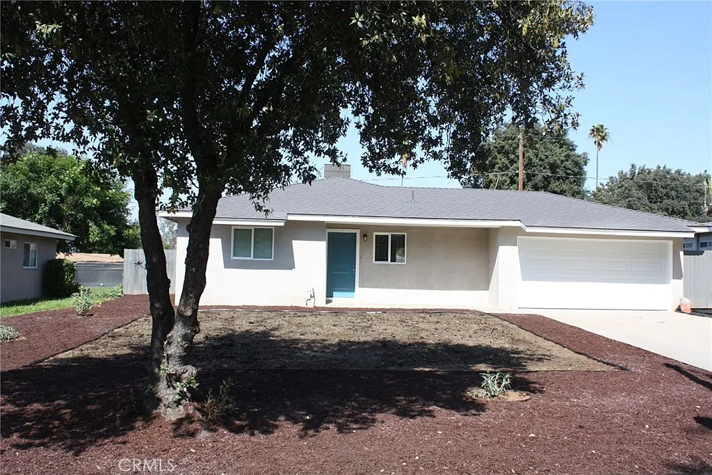 3 bed, 1123 sqft, $3,200 — Photo 2