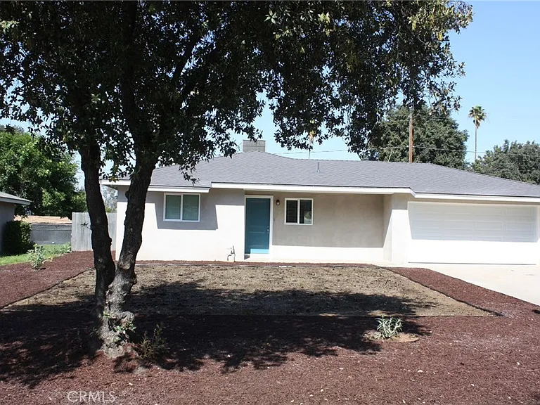 3035 Kathleen St — Photo 2