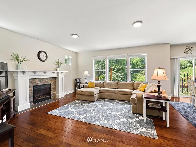 1233 Kiely Dr SE — Photo 3
