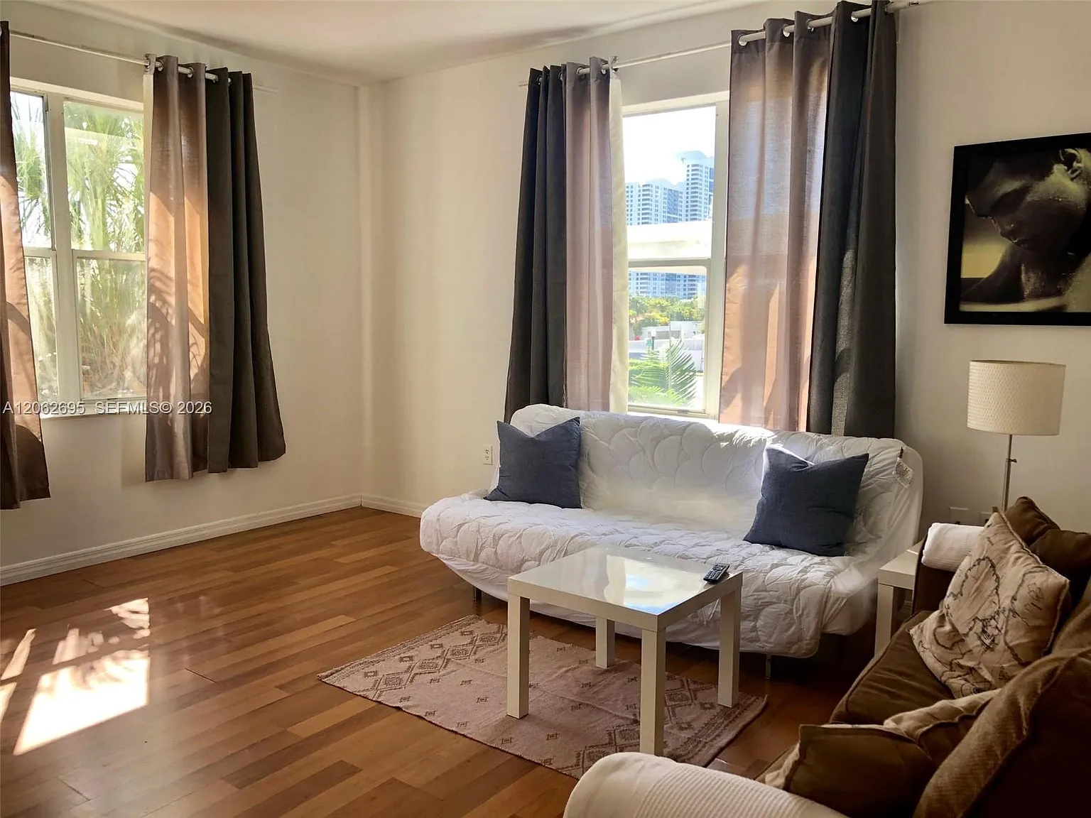 The Elaine Condo — Photo 2