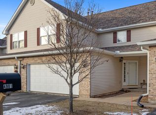 4901 Prairie Rose Dr, Roscoe, IL 61073