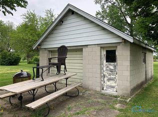 1434 S Lallendorf Rd, Oregon, OH 43616