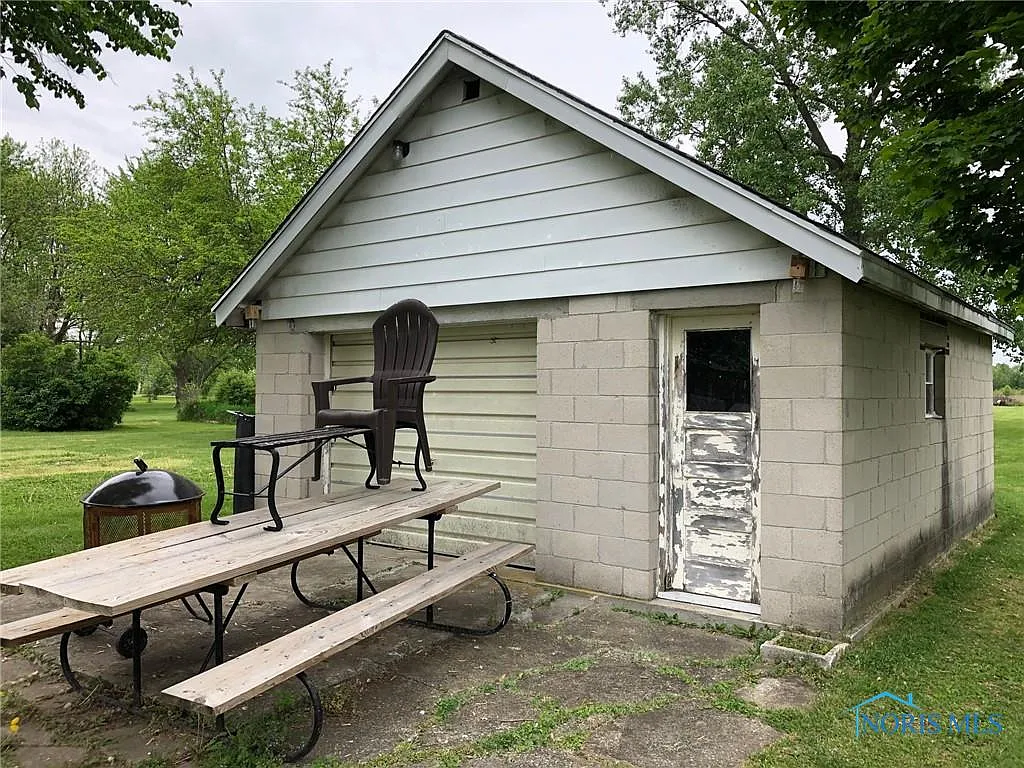 1434 S Lallendorf Rd photo 1