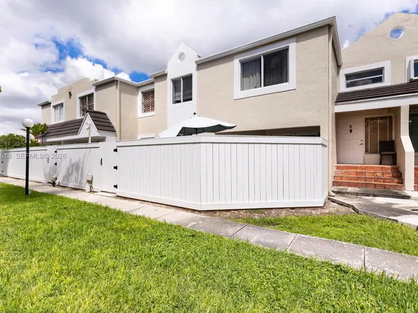 6870 SW 45th Ln APT 8, Miami, FL 33155