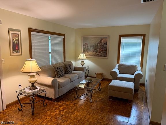 3rd image of 468-470 Mount Prospect Ave #4