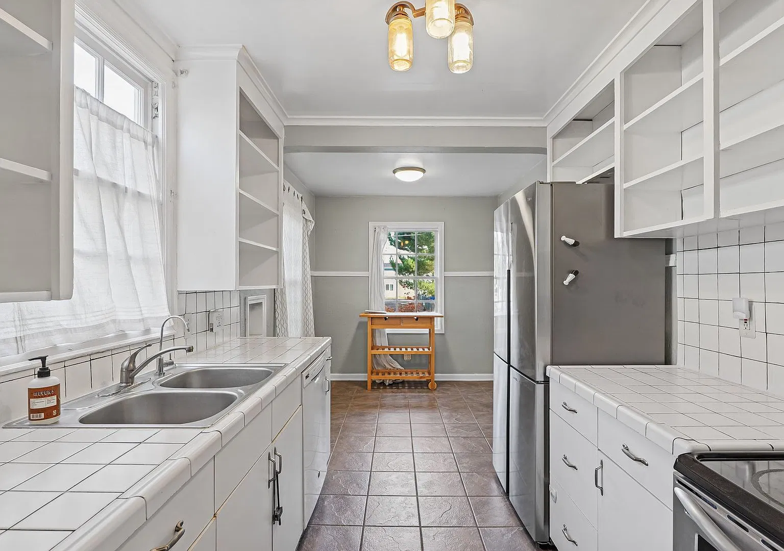 Charming 4 Bed/2Bath Home In N Portland — Photo 2