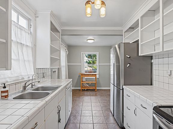 2nd image of 8213 N Peninsular Ave