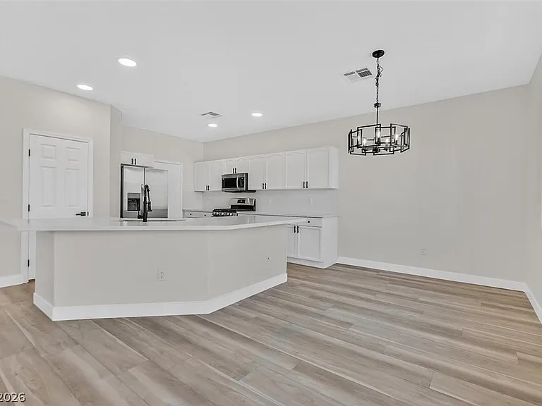 9316 Perennial Ave — Photo 13