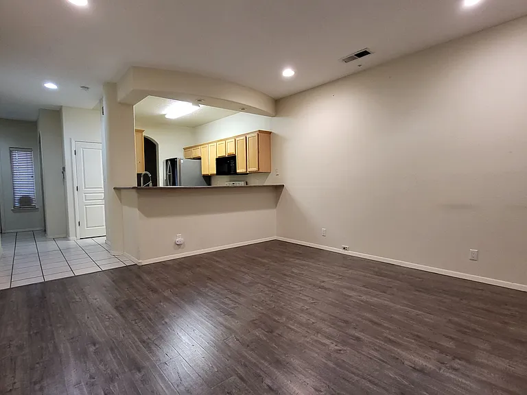 4211 Pitt St NE — Photo 5