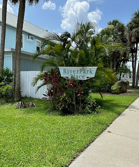 408 S Riverside Dr #4 — Photo 1