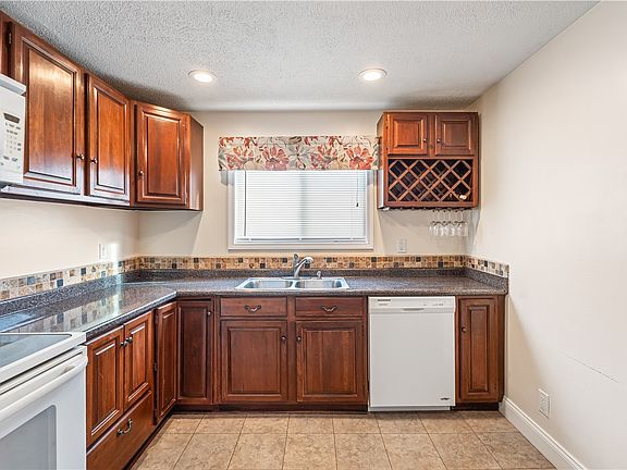 4th image of 347 Fetzner Rd