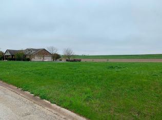 25 Belle Rive Dr, Millington, IL 60537