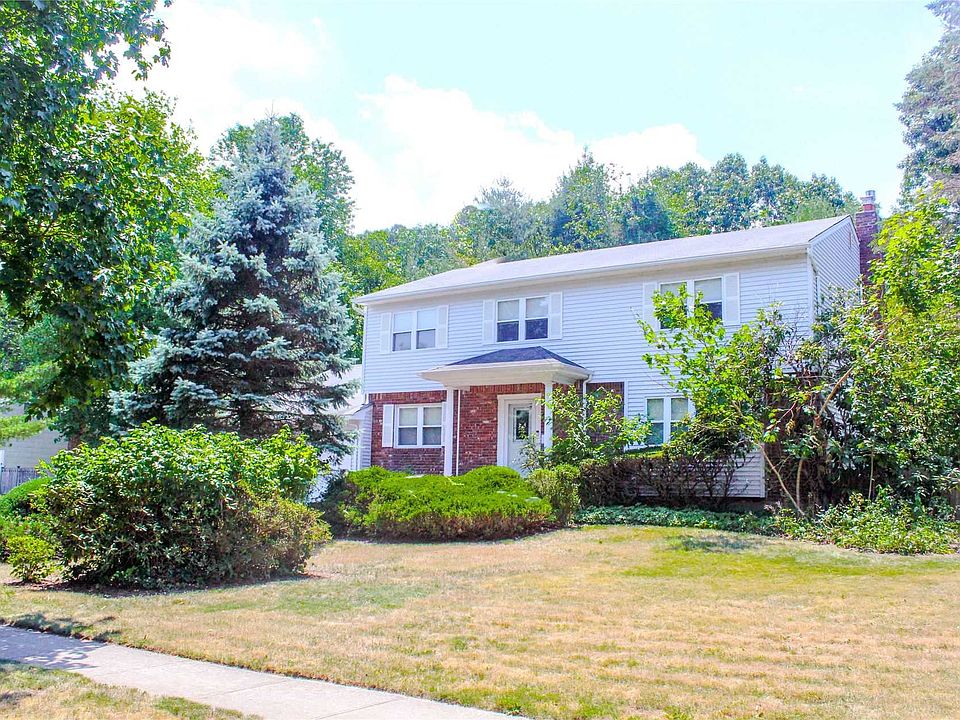 1st image of 16 Twin Oaks Dr
