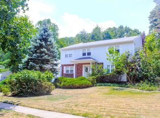 16 Twin Oaks Dr, Kings Park, NY 11754