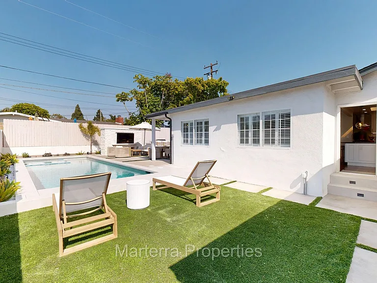 2342 Fordham Dr — Photo 4