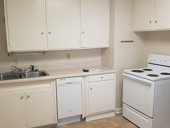 5th image of 110 Wayne Ave
