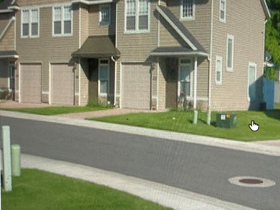 End unit model townhome with attached garage 3-bed 3 bath