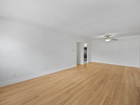 (undisclosed Address), Oak Park, IL 60302