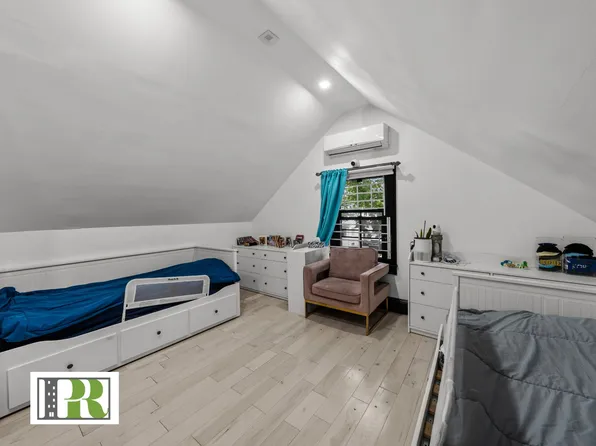 1024 East 26th Street image 14 of 16