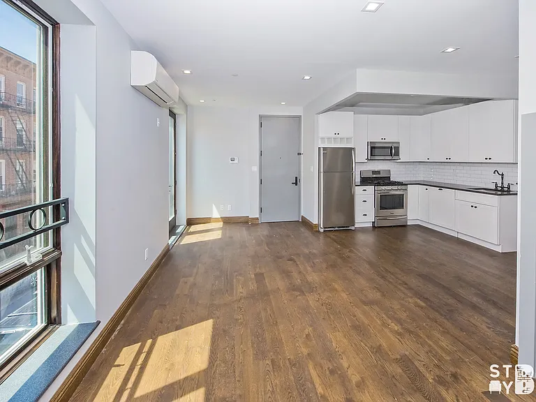 599 Myrtle Ave #2R — Photo 1