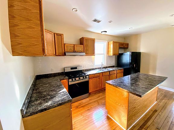3rd image of 3106 N Monticello Ave #2