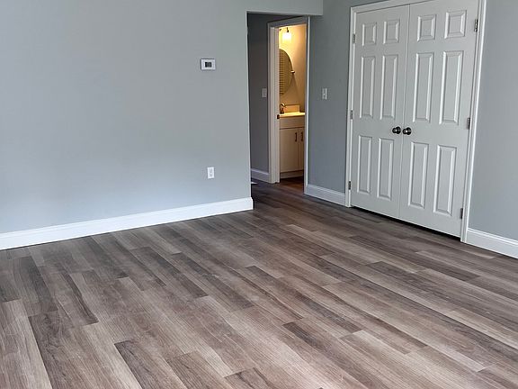 4th image of 22 Whittier Ln Unit 22