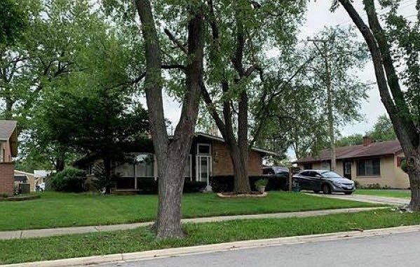 2nd image of 121 N Highview Ave