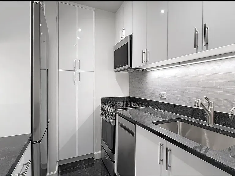 320 E 46th St #11F — Photo 3