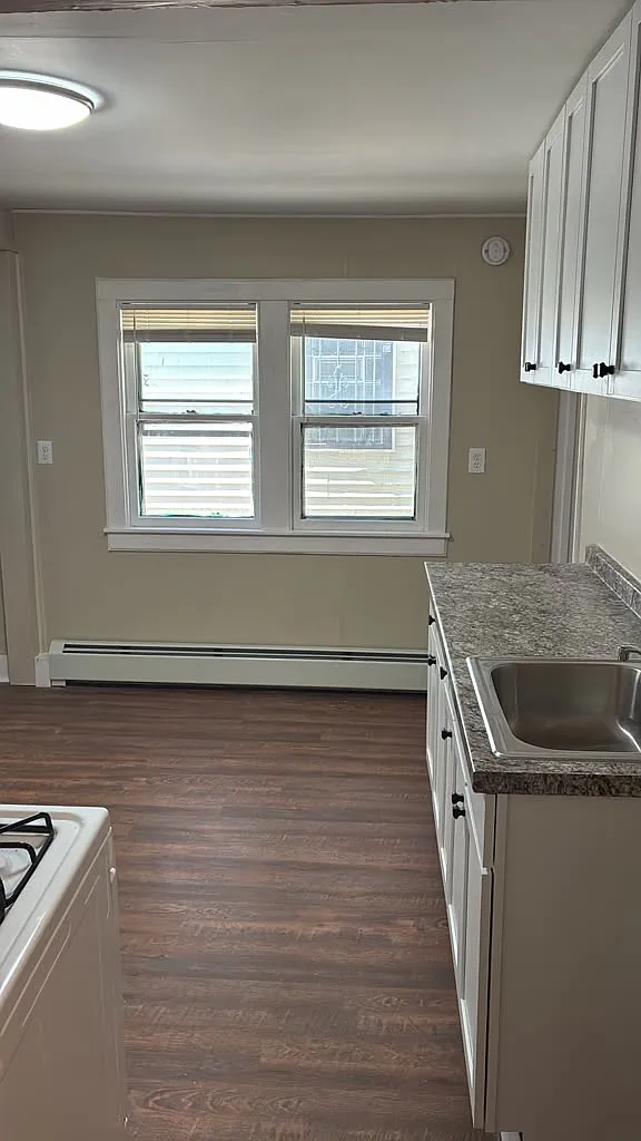 2 bed, 900 sqft, $1,200 — Photo 2
