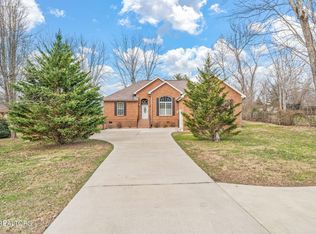 909 W Beaver Creek Dr, Powell, TN 37849