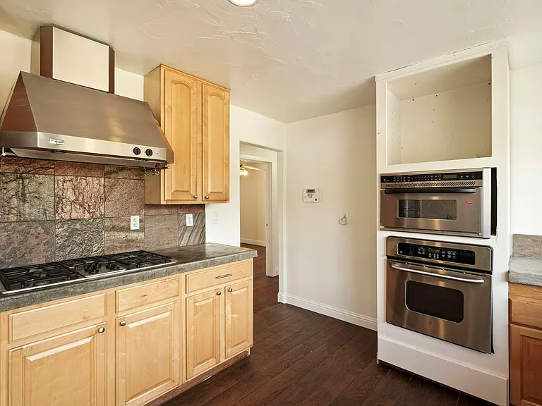 451 Marengo Ave — Photo 10