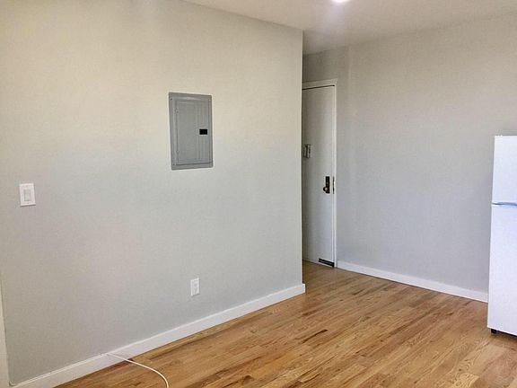 4th image of 215 E Broadway APT 1M