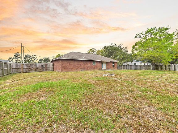 2nd image of 2776 Penn St