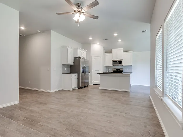 3903 Lleyton Dr — Photo 6