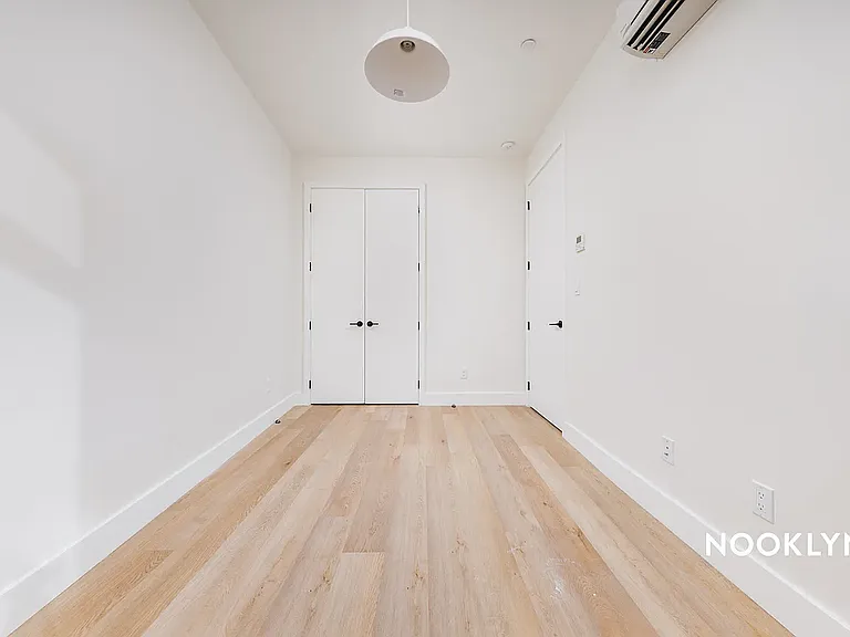 27-16 21st St #1B — Photo 19