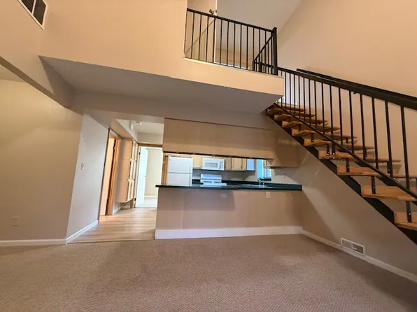 5267 Center Rd APT 1B, Brunswick, OH 44212