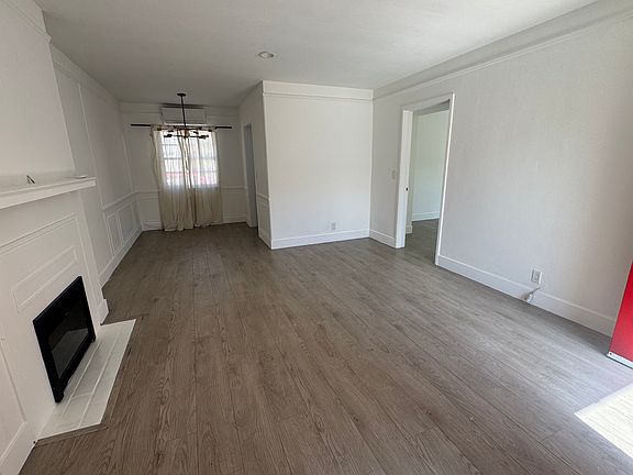 4th image of 470 E Washington Blvd APT B