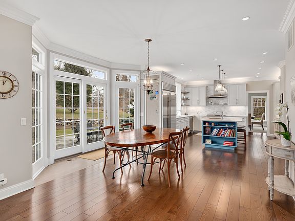 4th image of 38 E Lake Dr