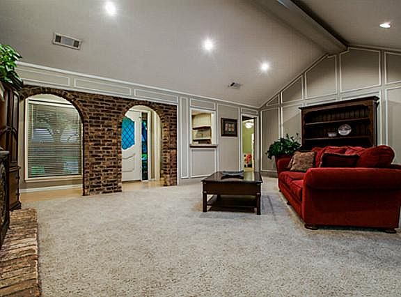 4th image of 7120 Blackwood Dr