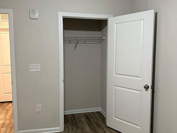 2nd image of 1931 Lamm Dr #304
