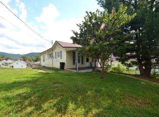 121 Peyton Ave, Irvine, KY 40336