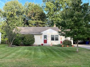 3404 Loon Lake Shores Rd, Waterford, MI 48329