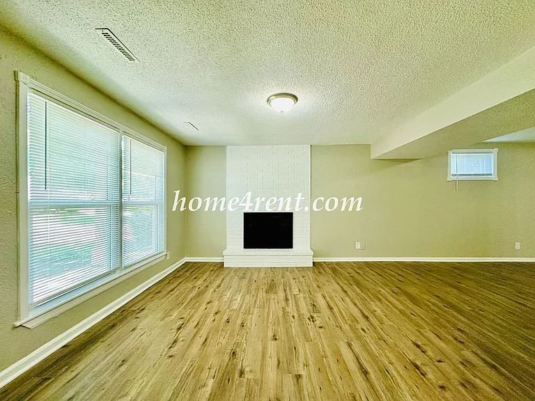 7421 Hardy Ave — Photo 32