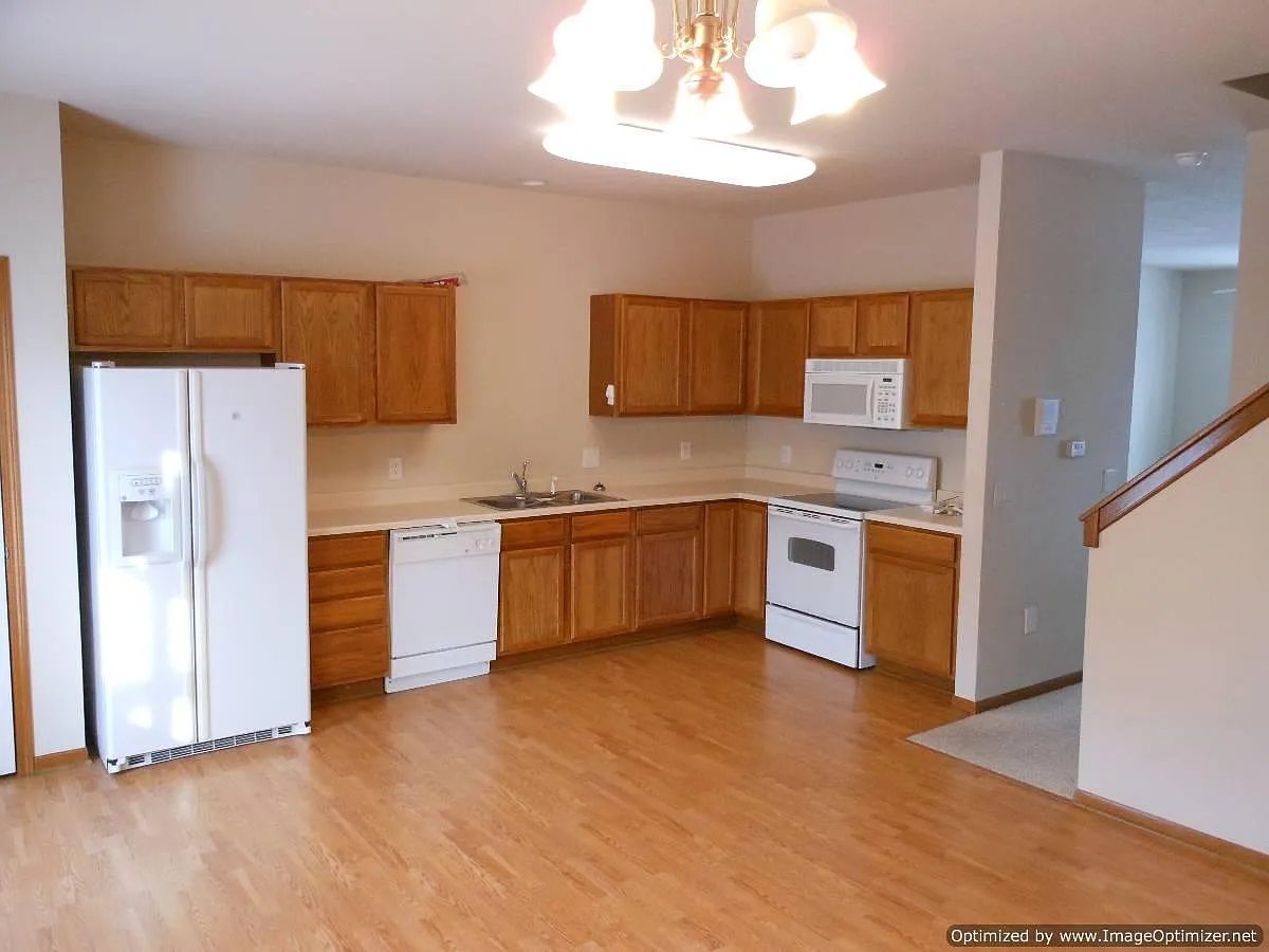4 bed, 1800 sqft, $1,695 — Photo 3