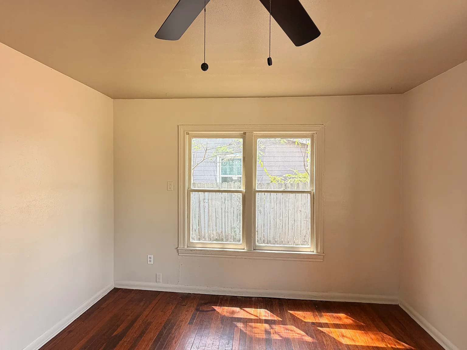 2 bed, 1024 sqft, $1,150 — Photo 2