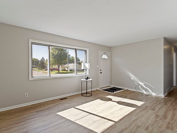 4th image of 3320 E Dudley Ave