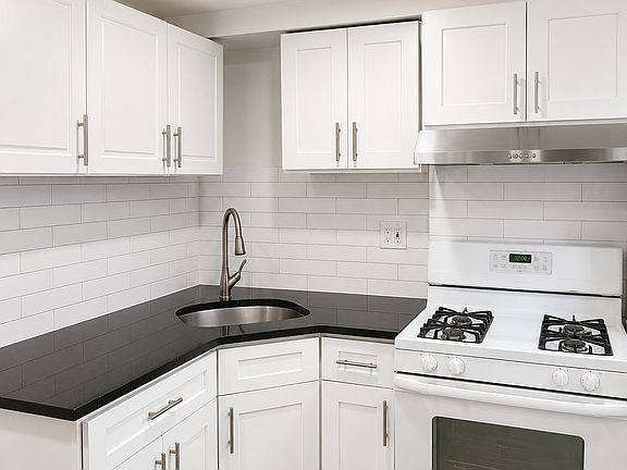 2nd image of 2055 Powell Ave