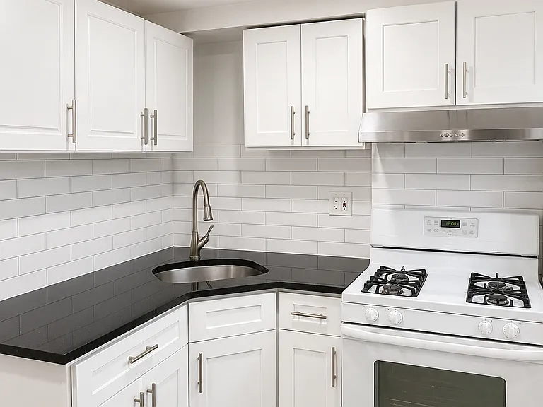 2055 Powell Ave — Photo 2