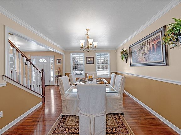 4th image of 1037 Greenfield Dr