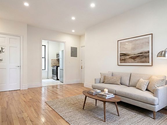 3rd image of 372 W 127th St APT 4B